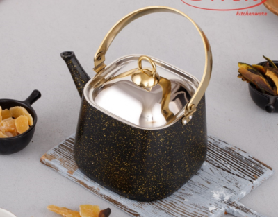 Чайник квадратний від ТМ EVREN з  металевою ручкою та металевою кришкою.1.25л Чорного кольору.